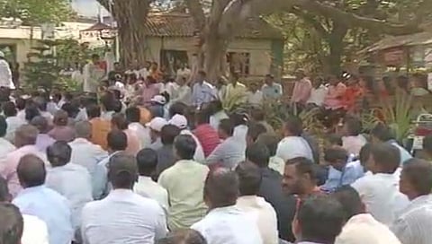 सातारा : २२ महिन्यांच्या पगारासाठी ४०० कामगारांचा ‘किसनवीर’समोर ठिय्या