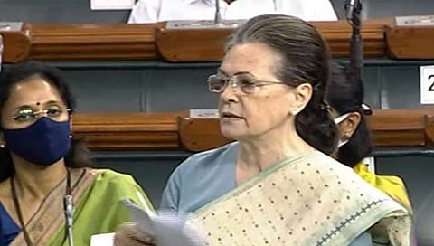 काँग्रेसच्या हंगामी अध्यक्षा सोनिया गांधी