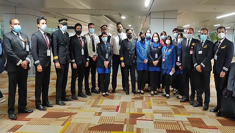 युक्रेनमध्ये अडकलेल्या विद्यार्थ्यांना परत आणणारा पहिला वैमानिक सुमित माळवदे