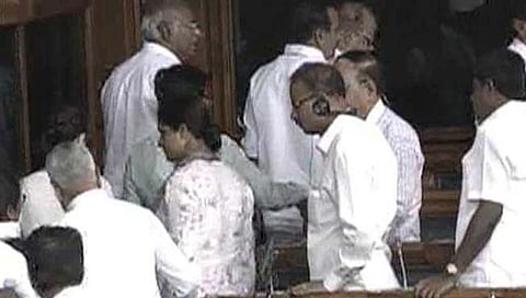 Opposition walkout : इंधन दरवाढीच्या मुद्द्यावर विरोधकांचा लोकसभेत सभात्याग
