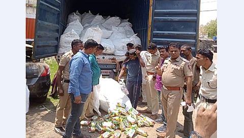 जळगाव : ग्रामीण पोलिसांची मोठी कारवाई : गुटख्याचा कंटेनर जप्त