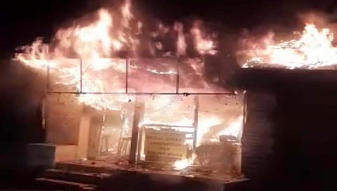 चिकोडी येथे दुकानाला आग, १० लाखांचे इलेक्ट्रॉनिक साहित्य जळून खाक