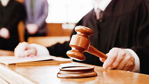 सातारा : कराडकर मठाच्या तत्कालीन मठाधिपतीस 7 वर्षे सक्तमजुरी; डोक्यात घातली होती वीणा