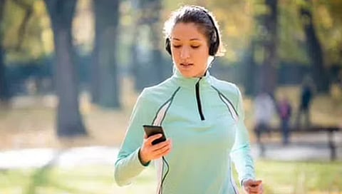 नाशिक : तुम्हीही जॉगिंगला जाताना मोबाईल सोबत घेऊन जातात? मग सावधान !