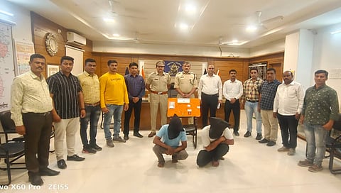 धुळे : चार राज्यातील पोलिसांना गुंगारा देणा-या दोघा अट्टल घरफोड्यांना बेड्या