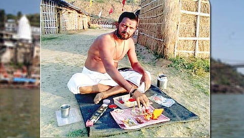 नर्मदा परिक्रमा पूर्ण करणारे श्रीकांत चव्हाण.