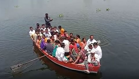 भाविकांचा जीव मुठीत घेवून प्रवास