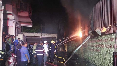 पुणे : नाना पेठेत मंडप साहित्याच्या गोदामास भीषण आग