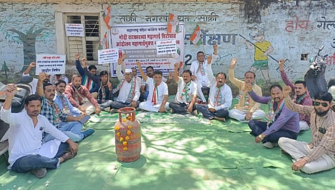 धुळे : साक्री तालुका काँग्रेस कमिटीचे ‘महागाई मुक्त भारत’ आंदोलन