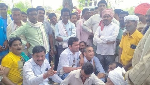 भंडारा : महावितरण कार्यालयाच्या दारात चार तास ठिय्या