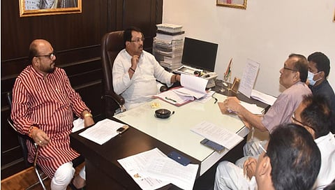 जळगाव : हतनूर प्रकल्पाच्या पुनर्वसनातील उर्वरीत १२ गावांचा नव्याने प्रस्ताव सादर करा : वडेट्टीवार