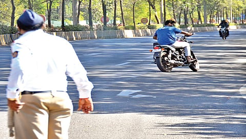 नाशिक : हेल्मेटसक्ती न ठरो ‘नवलाई’!