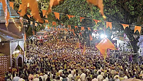 दादरला गोल मंदीरासमोर महाआरती; शिवसेनेचे शांततेत शक्तिप्रदर्शन