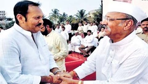 महाराष्ट्र केसरी : राजकीय पैलवानांची आखाड्याबाहेरची दंगल; मिशांवर ताव, तमातमी पण तरीही ‘अगा कुस्ती जी रंगलीच नाही’