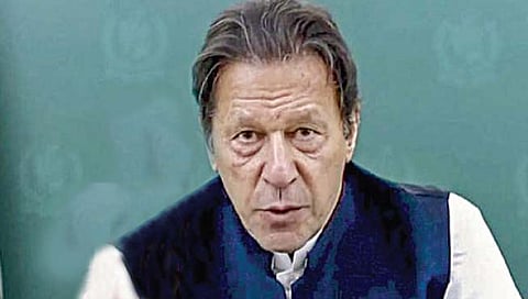 इम्रान खान म्हणाले, शेवटच्या चेंडूपर्यंत खेळणार; राजीनामा देणार नाहीच