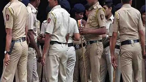 इस्लामपूर : पोलिस अधिकार्याची ग्रा.पं. सदस्याला मारहाण