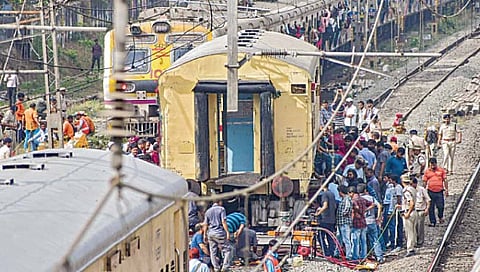 मुंबई : 16 तासांनी मरे पूर्वपदावर