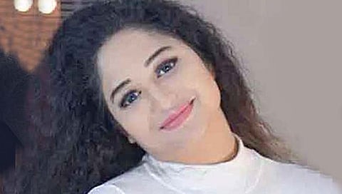 रेणू शर्मा आहे हनी ट्रॅपर ?