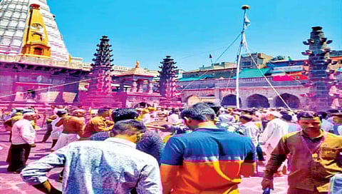 जोतिबा डोंगर : पाडव्याच्या मुहूर्तावर पहिली मानाची सासनकाठी जोतिबावर