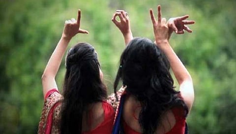 लेस्बियन लग्नाला मान्यता देण्यासाठी मुली पोहोचल्या हायकोर्टात, पण सरकारच्या भूमिकेने हैराण !