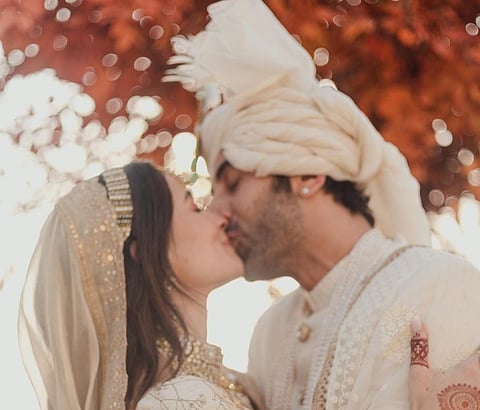 Ranbir Kapoor-Alia Bhatt : नवविवाहीत रणबीर-आलियाचा पहिला रोमँटिक फोटो आला समोर!