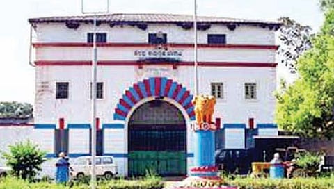 कर्नाटक : कारागृह कर्मचार्यांच्या गणवेशावर कॅमेरा; आता कारागृहांना डिजिटल सुरक्षा व्यवस्था