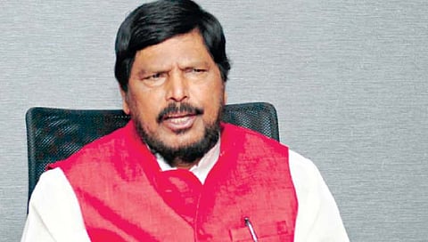 शरद पवार यांच्या घरावरील हल्ल्याला ठाकरे सरकारच जबाबदार : ना. आठवले