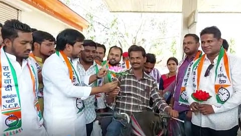 सोलापूर : राष्ट्रवादी काँग्रेसचे ‘एप्रिल फुल’ आंदोलन; महागाईचा निषेध