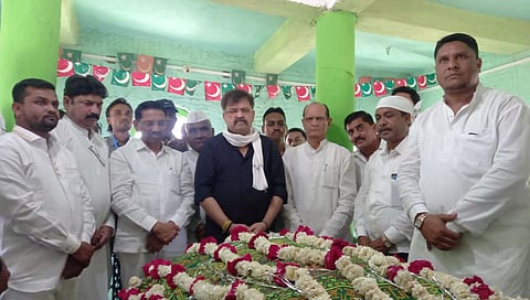 मंत्री जितेंद्र आव्हाडांनी कार्यकर्त्याने केलेला नवस फेडला !