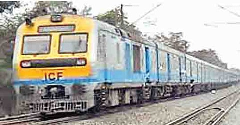 पुणे : रेल्वेच्या दोन डेमू गाड्या पूर्ववत