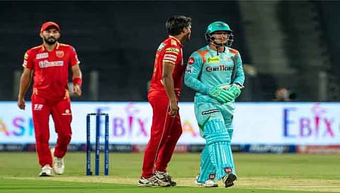 Quinton de Kock : क्विंटन डि कॉकने दाखवली खिलाडू वृत्ती, पंचांनी नॉट आऊट देऊनही...