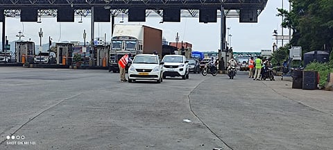 पुणे सातारा रस्त्यावरील खेड शिवापूर टोलनाका. (छाया : किरण दिघे)