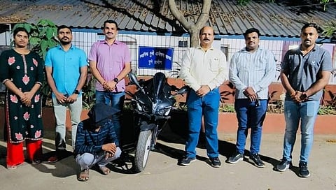 पुणे : पबजी खेळायला मोबाईल हवा म्हणून महिलेच्या गळ्यातील २ तोळे दागिने हिसकावले