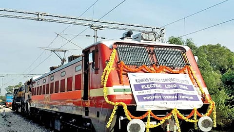 कोकण रेल्वे धावणार विजेच्या इंजिनवर