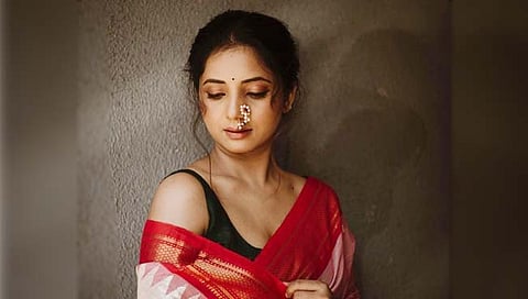 Sayali Sanjeev : नाकात नथ, स्लिव्हलेसमध्ये सायलीचा लूक लयच भारी