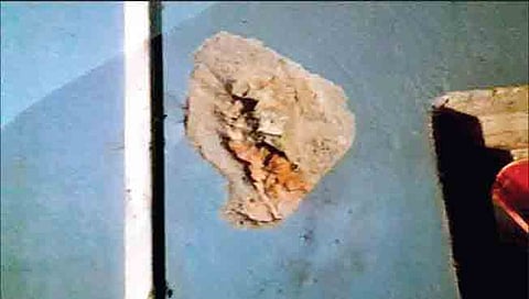 डिंगणे-आंबेडकरनगर येथे घरावर कोसळली वीज