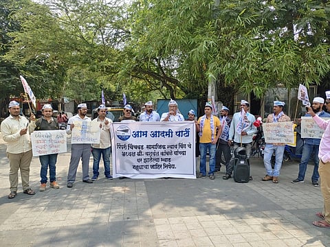 An agitation was organized on behalf of Aam Aadmi Party against the attack on the activist at Juni Sangvi.
