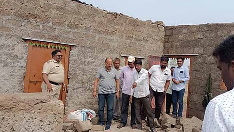 सांगली : हातणोलीत वादळी वाऱ्यामुळे भिंत कोसळून एक ठार; २ जण गंभीर जखमी