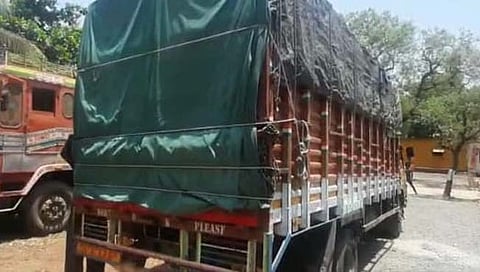 बीड : अकरा गाई व आठ वासरांची केली कसायांच्या तावडीतून सुटका