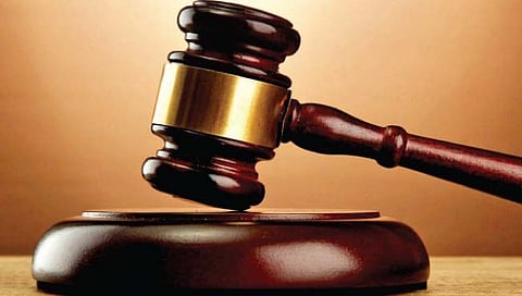 न्यायालयांवरील वाढता ताण