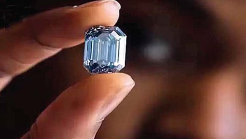 दुर्मीळ निळ्या हिऱ्याचा लिलाव; जगातील सर्वात महागड्या हिऱ्यांपैकी एक ठरला