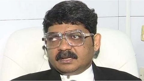 पुण्यात चौकशीसाठी गेलेल्या सदावर्ते दाम्पत्याचा मराठा क्रांती मोर्चाकडून निषेध