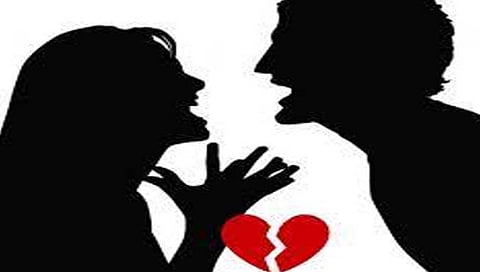 पुणे : प्रेमप्रकरणात ब्रेकअप अन् प्रियकराने प्रेयसीच्या गालाचा घेतला चावा…!