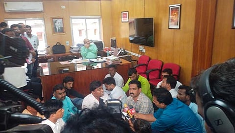 मराठा क्रांती मोर्चा समन्वकांचा मंत्रालयात ठिय्या