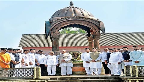 लोकराजाच्या चरणी कोल्हापूर नतमस्तक