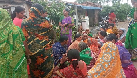 काेल्हापूर : हेरवाड येथील गायकवाड कुटुंबीयांनी केली विधवा प्रथा बंदी निर्णयाची अंमलबजावणी