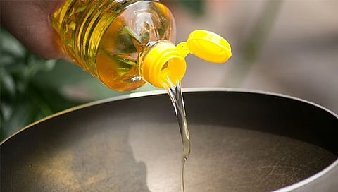 खाद्यतेलाच्या किमती होणार कमी ; गृहिणींना दिलासा