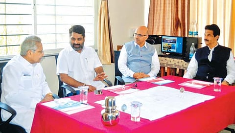 कोल्हापूर : डॉ. ग. गो. जाधव पत्रकारिता अध्यासनाचे काम डिसेंबरअखेर पूर्ण करणार www.pudharinews.