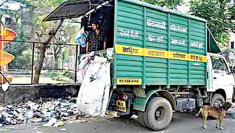 नाशिक : दिवाळीनिमित्त रात्रपाळीतील १५ घंटागाड्या सुरू