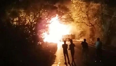 चंद्रपूर : डिझेल टॅंकर आणि ट्रकचा भीषण अपघात, आगीत नऊ जणांचा होरपळून जागीच मृत्यू